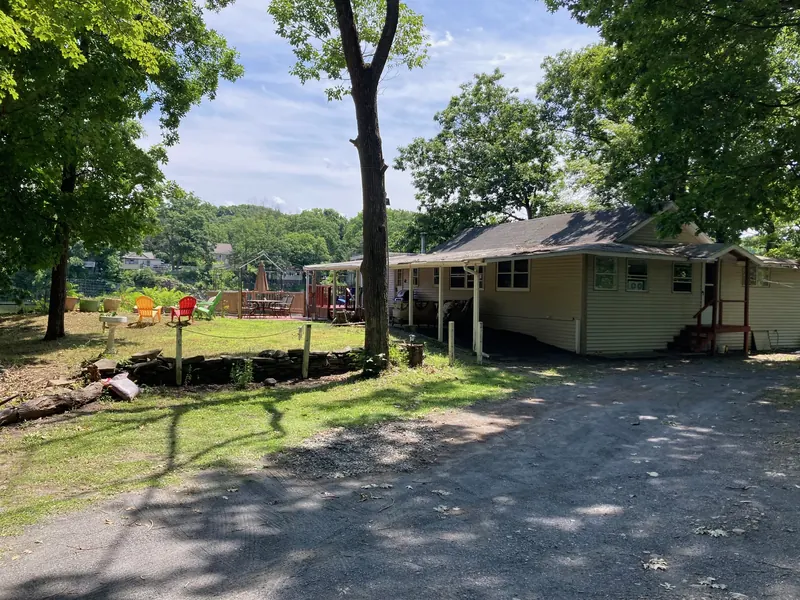 Cabin 6 and its yard